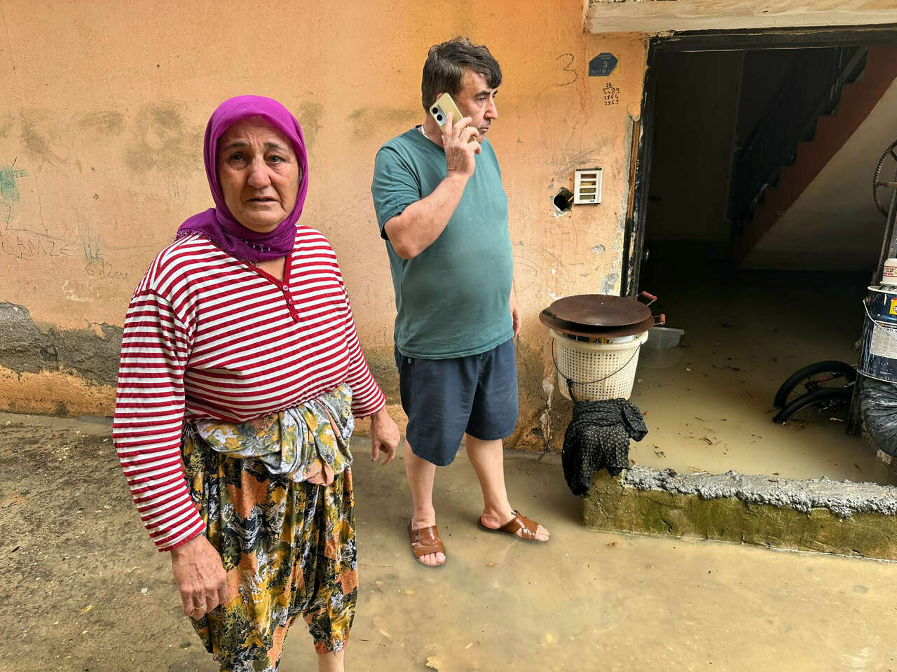 Bir ilimizde sel manzaraları! Yollar göle döndü, ev ve iş yerlerini su bastı 4